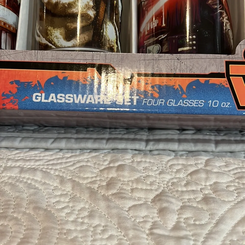Star Wars glassware set, new in package‎